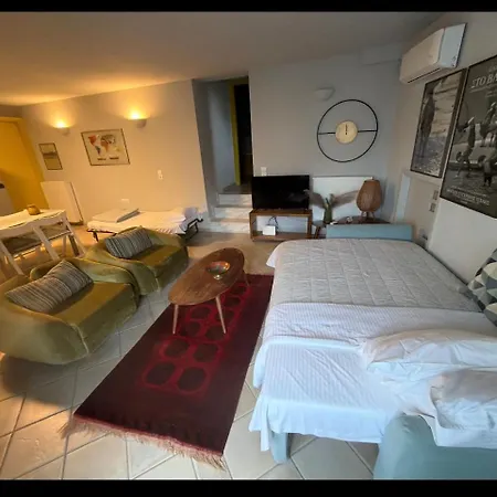 Modern Flat アパート *