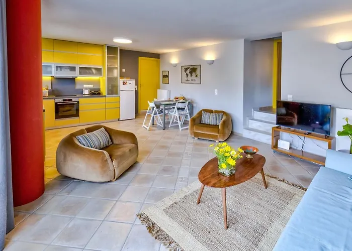 Modern Flat Монемвазия